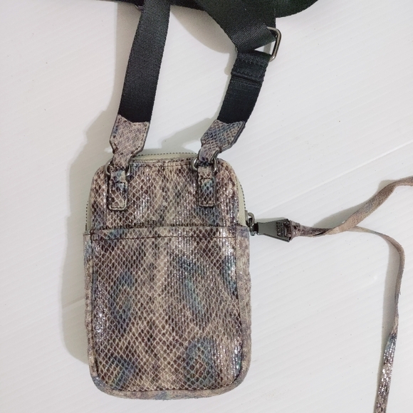 Aimee Kestenberg Iridescent Reptile Pattern Leather Crossbody Phone Bag Purse - Picture 4 of 11